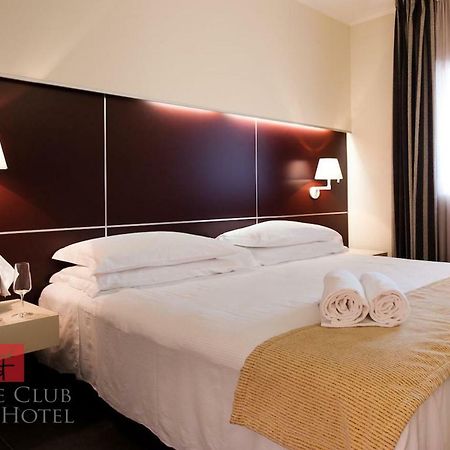 Home Club Suite Hotel Cosenza Esterno foto
