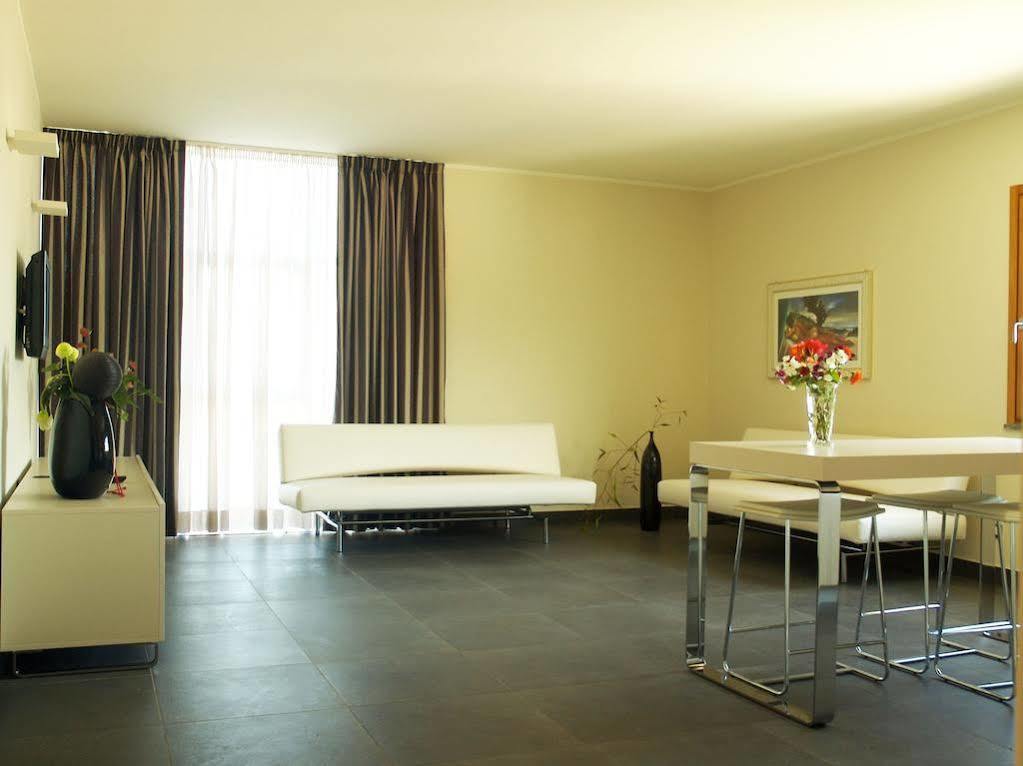Home Club Suite Hotel Cosenza Esterno foto