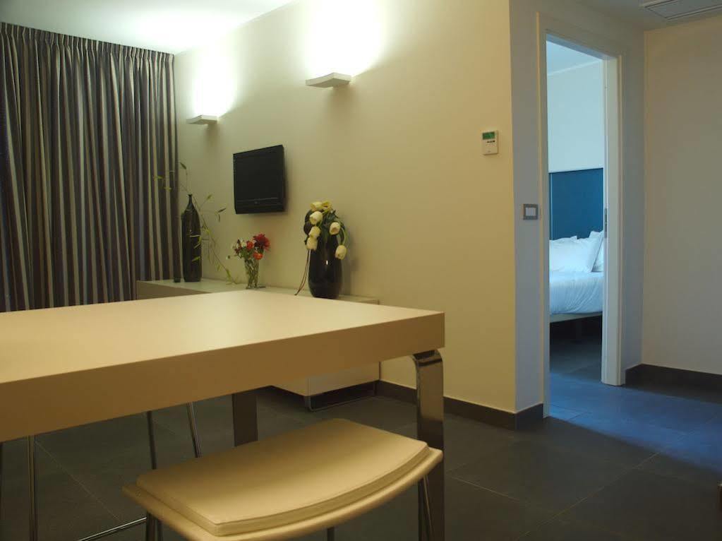 Home Club Suite Hotel Cosenza Esterno foto