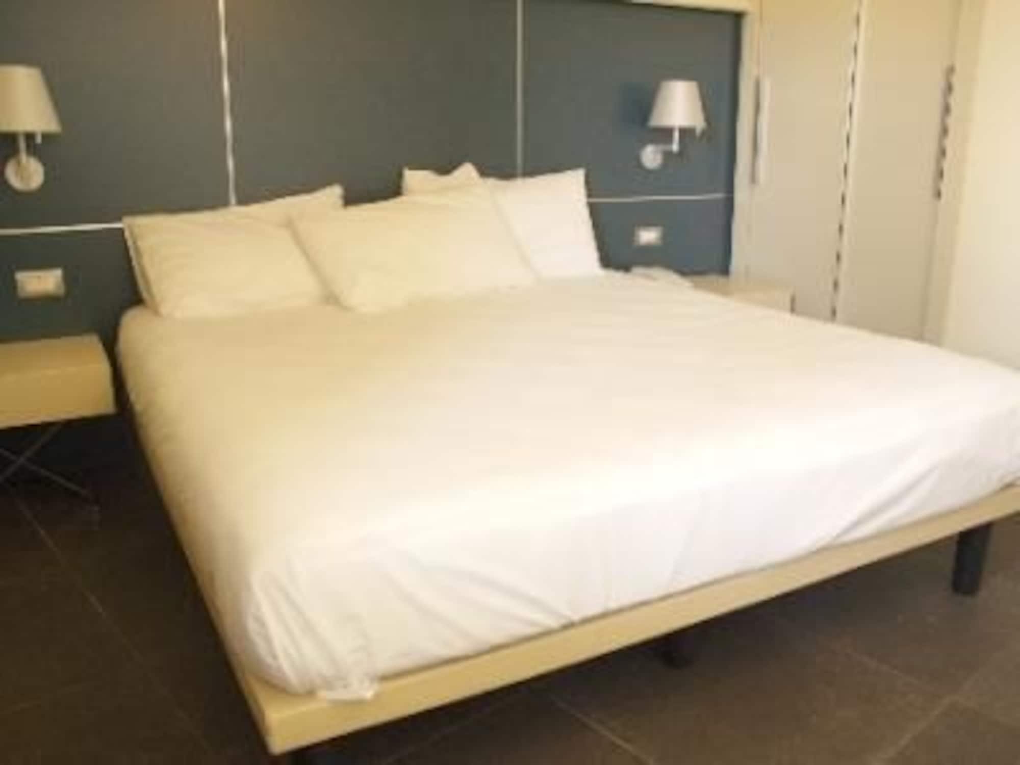 Home Club Suite Hotel Cosenza Esterno foto